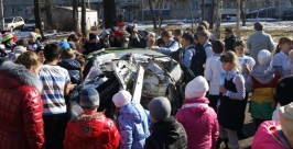 Разбитую в смертельном ДТП машину показали сотрудники ГИБДД биробиджанским школьникам ГИБДД по ЕАО