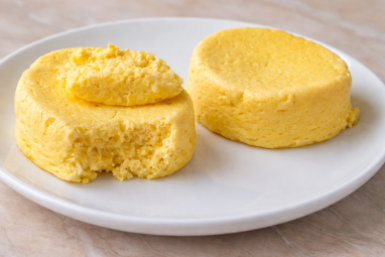 Смешиваю творогом с бананом — и в микроволновку на 5 минут: завтрак вкуснее сырников и без муки