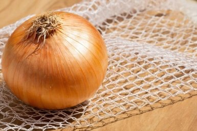 Почему хитрые хозяйки никогда не выбрасывают сетки от лука: 4 способа сэкономить Создано при помощи ИИ