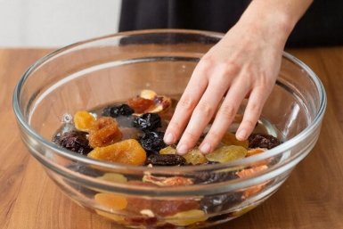 Продавец сухофруктов проболтался: зачем на самом деле мыть курагу из закрытой упаковки и при чем тут кипяток Создано при помощи ИИ