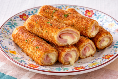 Трубочки из хлеба с ветчиной и сыром – съедают на завтрак до последней крошки