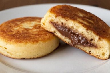 Оладушки с секретом: необычный завтрак, который насытит вдвое лучше