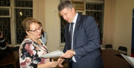 Удостоверения контролеров качества в сфере ЖКХ вручили выпускникам курсов в Биробиджане Владимир Иващенко, ЕАОmedia