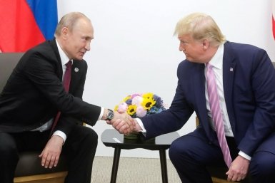 На День победы Россия готова объявить перемирие, заявил Путин