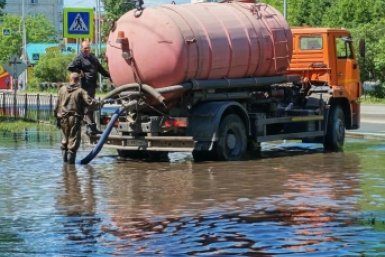 Работы по откачке дождевой воды начались в Биробиджане