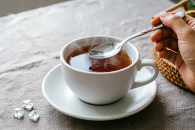 Вместо сахара подсыпаю в чай соль - крупицу на кончике ножа: отведаете раз и перейдете на "темную сторону" вкуса