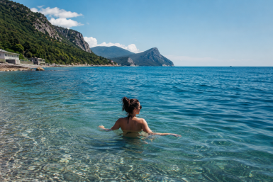 Не только Черное море: 6 морей России, где в июне вода прогревается до +30°C и нет толп туристов