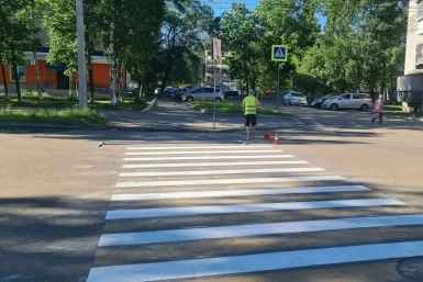 В Биробиджане начались работы по обновлению разметки пешеходных переходов