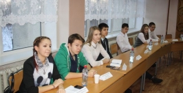 Встреча старшеклассников с начальником отдела образования прошла в Биробиджане Владимир Иващенко, ИА ЕАОmedia
