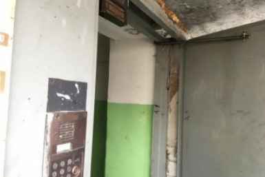 В ЕАО до 200 тыс. рублей увеличили компенсацию девочке, на которую упала дверь подъезда