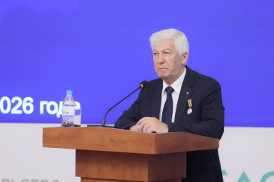 Медаль &quotЗа доблестный труд&quot III степени вручили руководителю объединения работодателей ЕАО Ефиму Шмаину канал губернатора ЕАО Марии Костюк в MAX (12+)