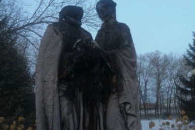 Уголовное дело возбудили по факту поджога памятника Петру и Февронии в Биробиджане