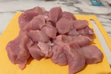 Нужно ли мыть мясо перед приготовлением: ставим точку в жарком вопросе