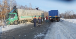 Грузовой автомобиль с уснувшим за рулем водителем съехал в кювет в Смидовичском районе ЕАО Пресс-служба ГУ МЧС России по ЕАО