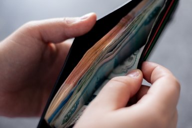 Текут трубы — платит УК? Эксперты объяснили, что обязаны менять бесплатно