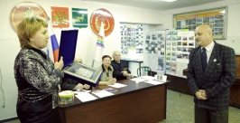 Награды вручила Вера Тарасенко Пресс-служба Законодательного Собрания ЕАО