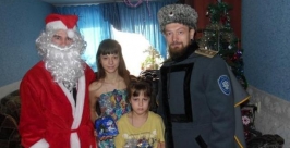 Казачий Дед Мороз поздравил юных жителей ЕАО с Рождеством Предоставлено Средне-Амурским окружным казачьим обществом