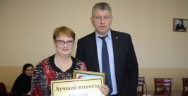 Денежные премии получили победители конкурса на лучший подъезд в Биробиджане Владимир Иващенко, ЕАОmedia