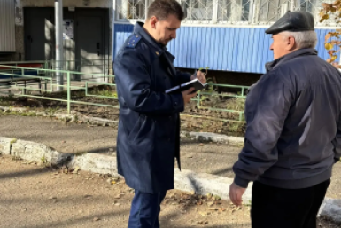 Прокуратура проверяет жалобы на "ледниковый период" в доме по ул. Советской в Биробиджане