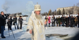 Праздничную крещенскую службу провел архиепископ Биробиджанский и Кульдурский Иосиф Константин Земляникин
