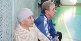 Учителя физкультуры Александр Ким и Александр Кащеев Владимир Иващенко