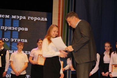 Победителей городского этапа Всероссийской олимпиады школьников чествовали в Биробиджане Владимир Иващенко, ИА EAOmedia