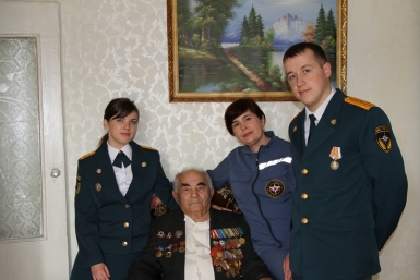 Единственного в ЕАО ветерана-обладателя Ордена Александра Невского навестили спасатели Пресс-служба ГУ МЧС России по ЕАО