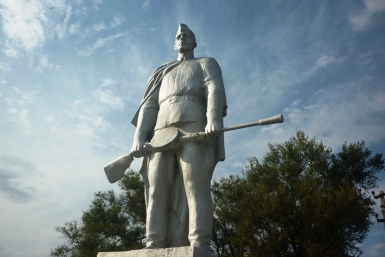 Памятник в поселке Красноармейский Из архива Елены Коломацкой