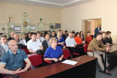 В зале не было свободных мест Владимир Иващенко