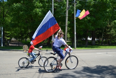 Велопарадом встретили День России жители Биробиджана Юрий Скачков