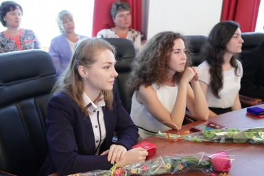 Торжественное вручение медалей выпускникам состоялось в ЕАО  пресс-служба областного парламента