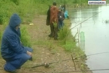 Удачу ухватили &quotза хвост&quot рыболовы-любители на соревнованиях в окрестностях Биробиджана ГТРК Бира