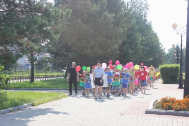 Культуру поведения на дороге продемонстрировали более 250-ти ребят из Биробиджана ГИБДД по ЕАО