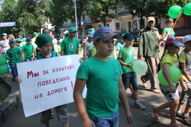Культуру поведения на дороге продемонстрировали более 250-ти ребят из Биробиджана ГИБДД по ЕАО