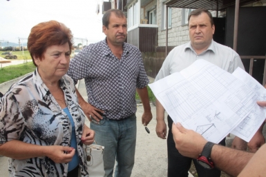 Дожди льют &quotна голову&quot жителям аварийных новостроек в п.Известковом ЕАО Фото предоставлено региональным отделением ОНФ