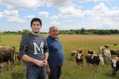 Бизнесмен из Хабаровска вдохнул новую жизнь в &quotзагибающуюся&quot ферму в п. Приамурский ЕАО Газета Ди Вох
