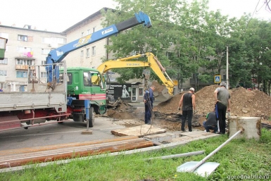 Участок теплотрассы основной магистрали меняют в центре Биробиджана портал Город на Бире