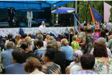 Праздник провели в парке поселка www.eao.ru