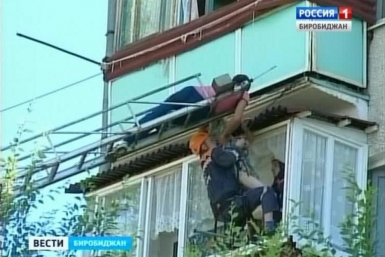 Пенсионерка 85-ти лет выпала с балкона на пятом этаже в Биробиджане ГТРК Бира