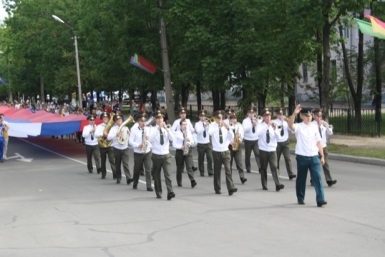 С Днем Государственного флага поздравляют жителей ЕАО Владимир Иващенко