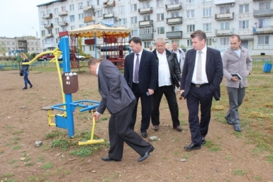 Во время осеннего объезда в спортивном городке микрорайона Сопка Владимир Иващенко