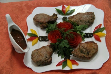 Шашлык из свинины   предоставлено рестораном Камелот 
