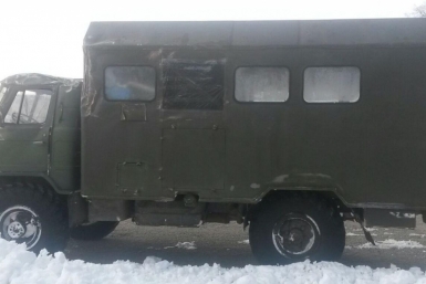 Фургон не вписался в поворот и перевернулся на автодороге Биробиджан-Кукан областная ГИБДД