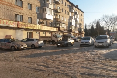 Маты, мусор, выхлопные газы: таксисты &quotпогрузили в ад&quot жителей биробиджанской пятиэтажки народный корреспондент ИА ЕАОMedia