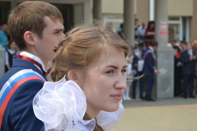 &quotПоследний звонок&quot прозвенел для 68-ти одиннадцатиклассников  биробиджанской школы №1 ИА ЕАОMedia