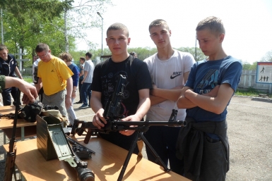 Старшеклассники Биробиджанского района &quotнюхнули пороху&quot на учебных сборах в воинской части администрация Биробиджанского района