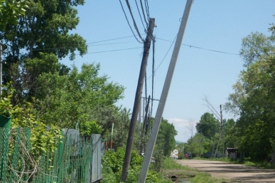 &quotДамокловым мечом&quot нависли бетонные столбы над жителями ул.Оборонной с.Бабстово ЕАО Народный корреспондент