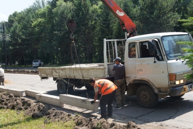 Замена бордюров на Проспекте 60-летия СССР в Биробиджане Наталья Мурье