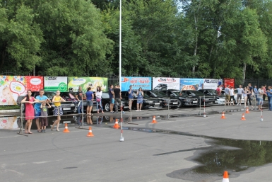 Парковка стадиона &quotДружба&quot заполнилась гостями фестиваля Дмитрий Ушурляк