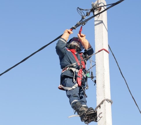 Крышками люков «завалили» нерадивых коммунальщиков соавторы рубрики «Дырявый Биробиджан»